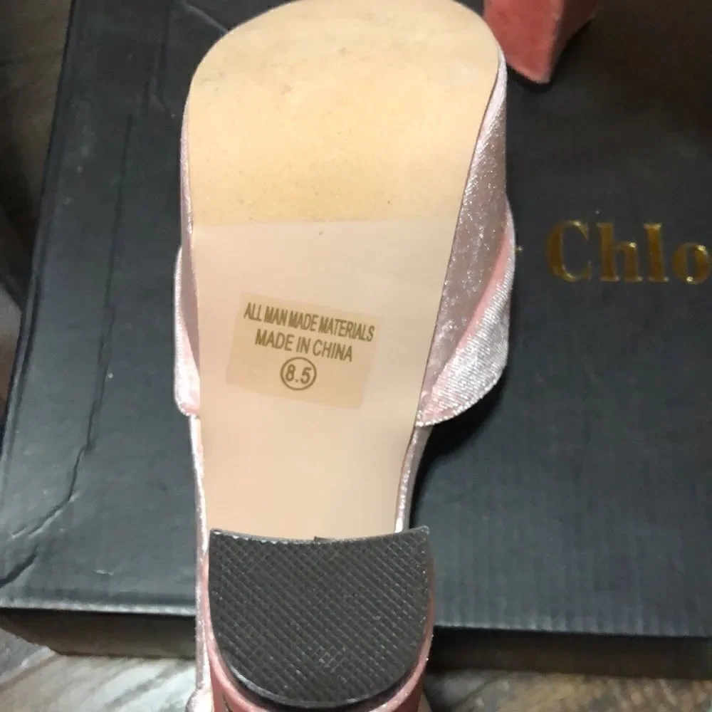 NWT Vintage Chase +Chloe Pink Velvet Cairo strap Heels . Gorgeous!5” block heel